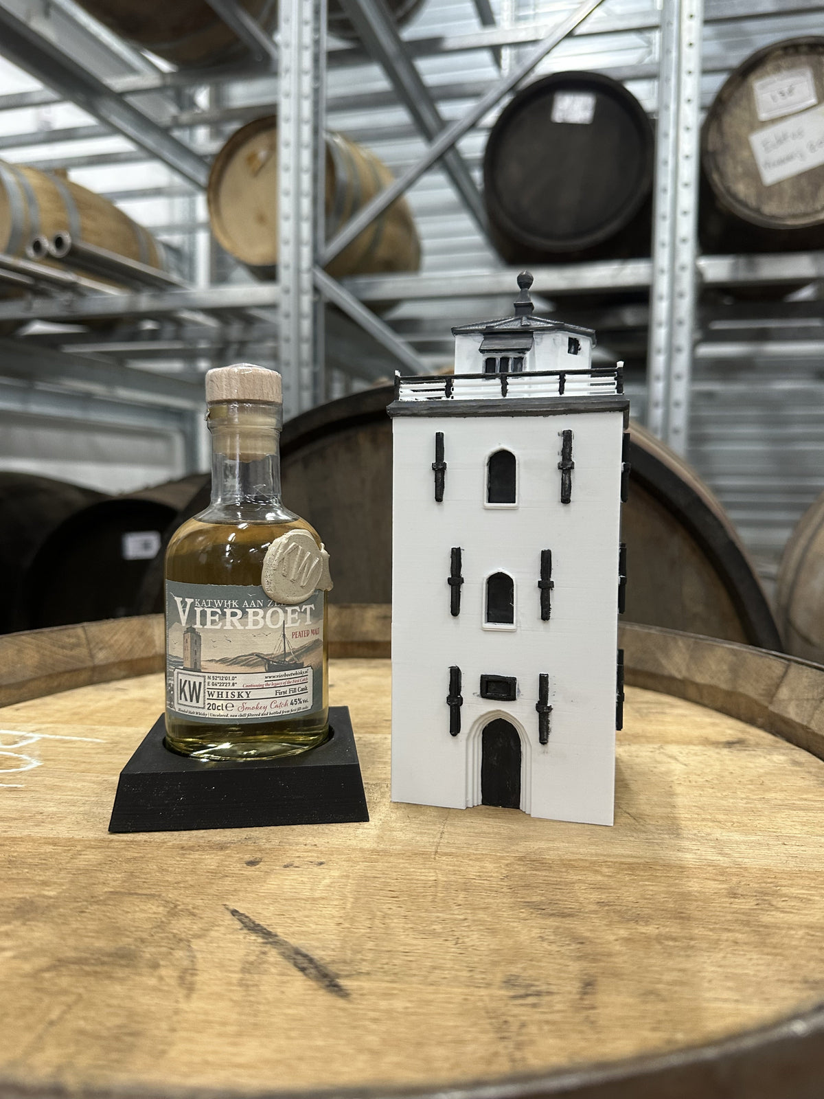 Vierboet Vuurbaak 23 cm met 20 cl whisky
