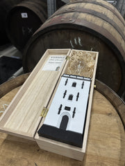 Vierboet Vuurbaak giftbox met whisky, glas en houten kist
